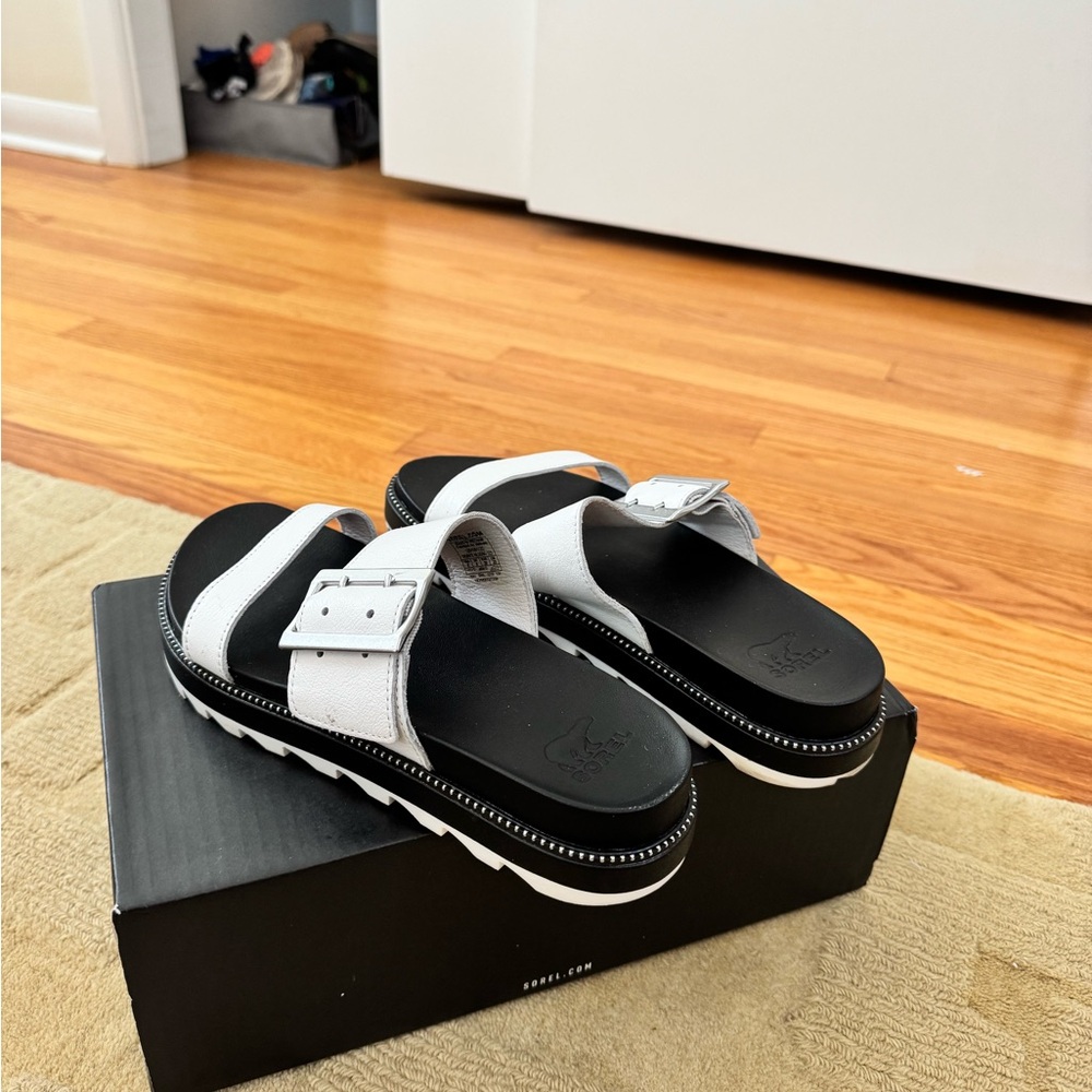 Sorel W8 black and white sandal. Comfy!